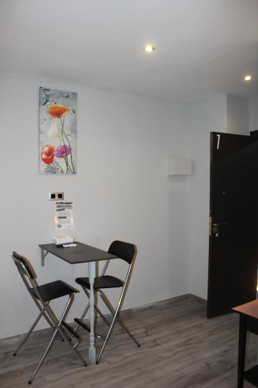 Bcn Condal Hostal Barcelona Bagian luar foto