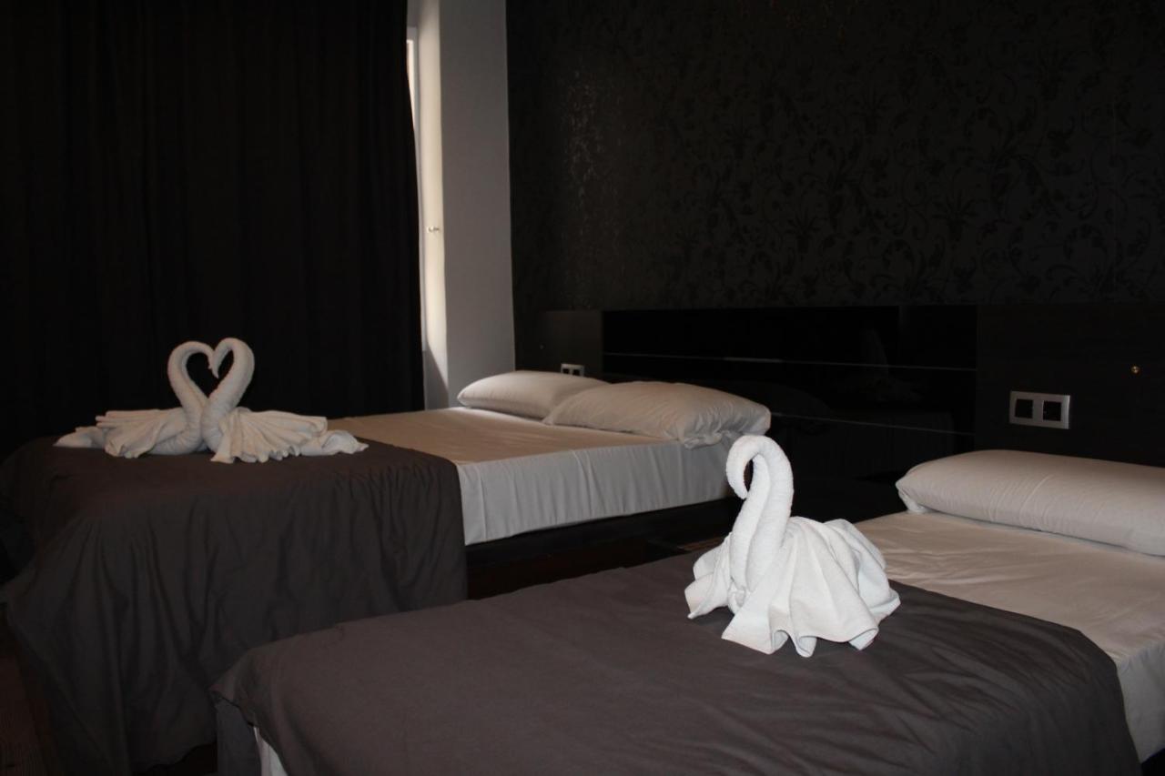 Bcn Condal Hostal Barcelona Bagian luar foto