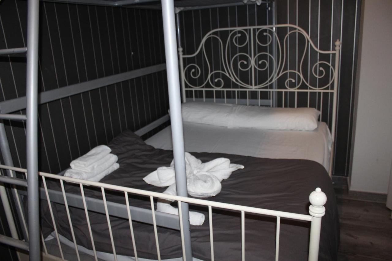 Bcn Condal Hostal Barcelona Bagian luar foto