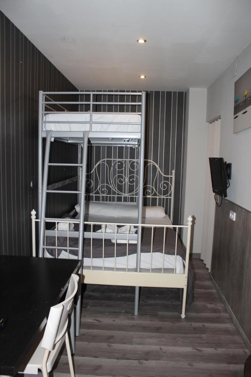 Bcn Condal Hostal Barcelona Bagian luar foto