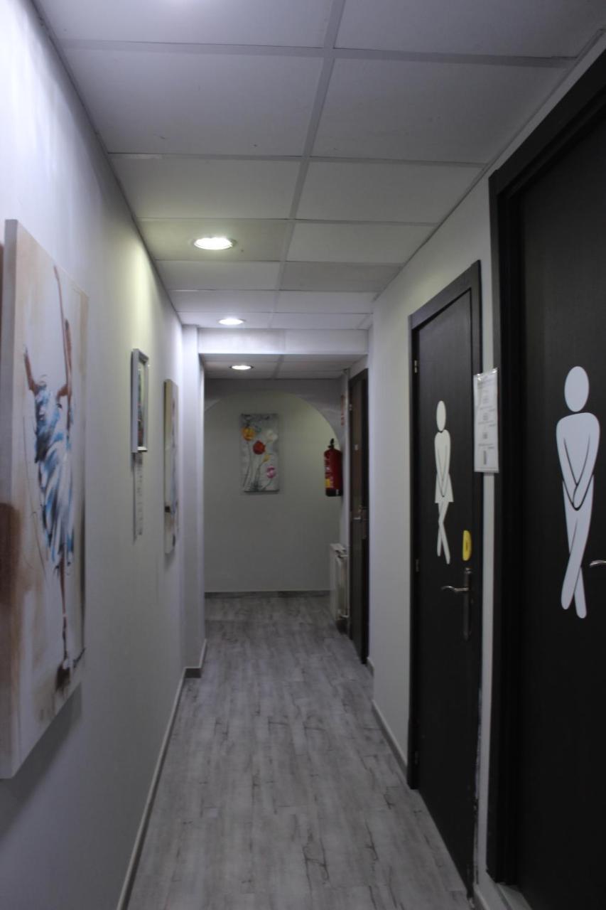 Bcn Condal Hostal Barcelona Bagian luar foto